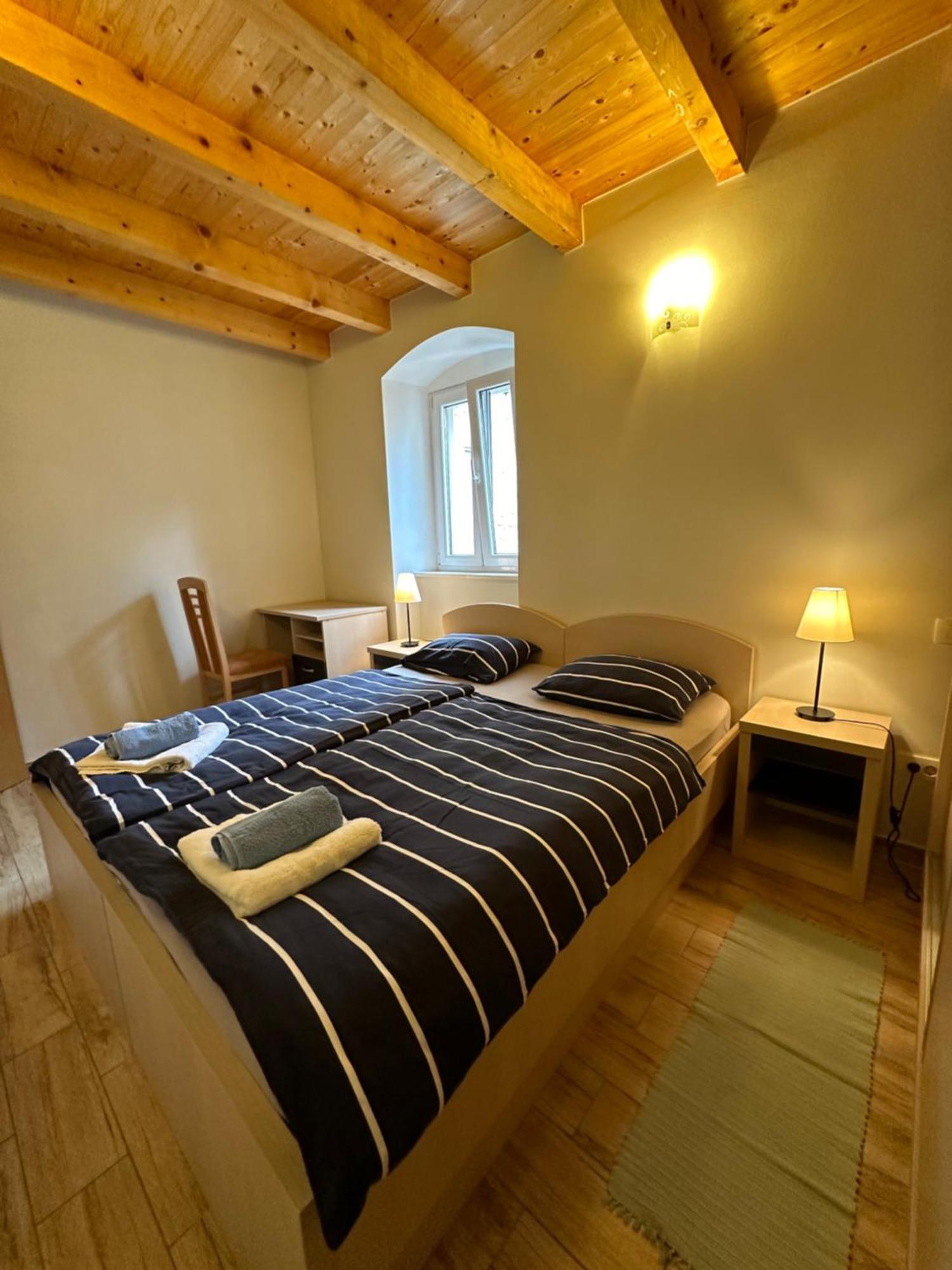 Old Town Apartments Trogir - Free Parking Esterno foto