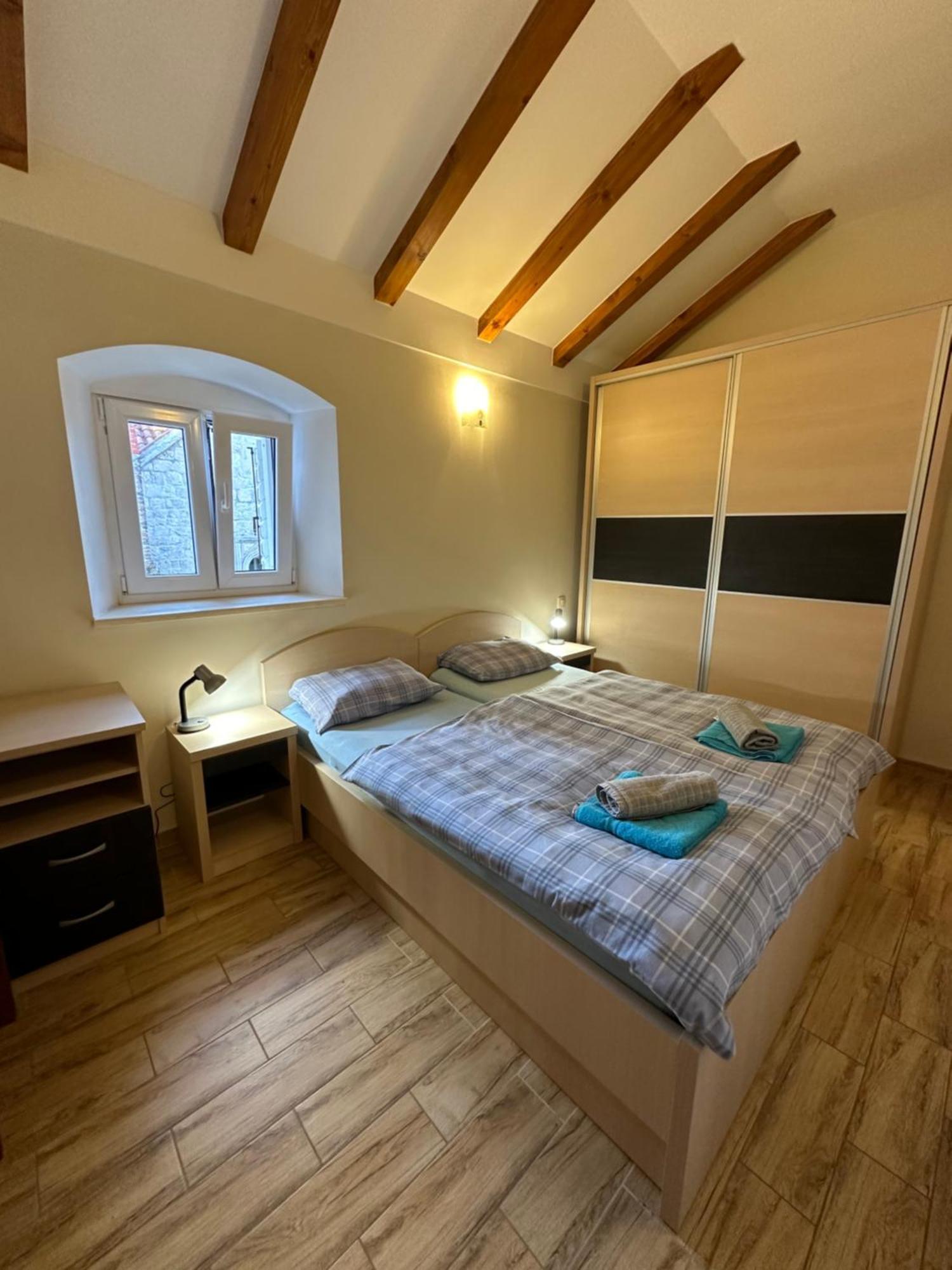 Old Town Apartments Trogir - Free Parking Esterno foto