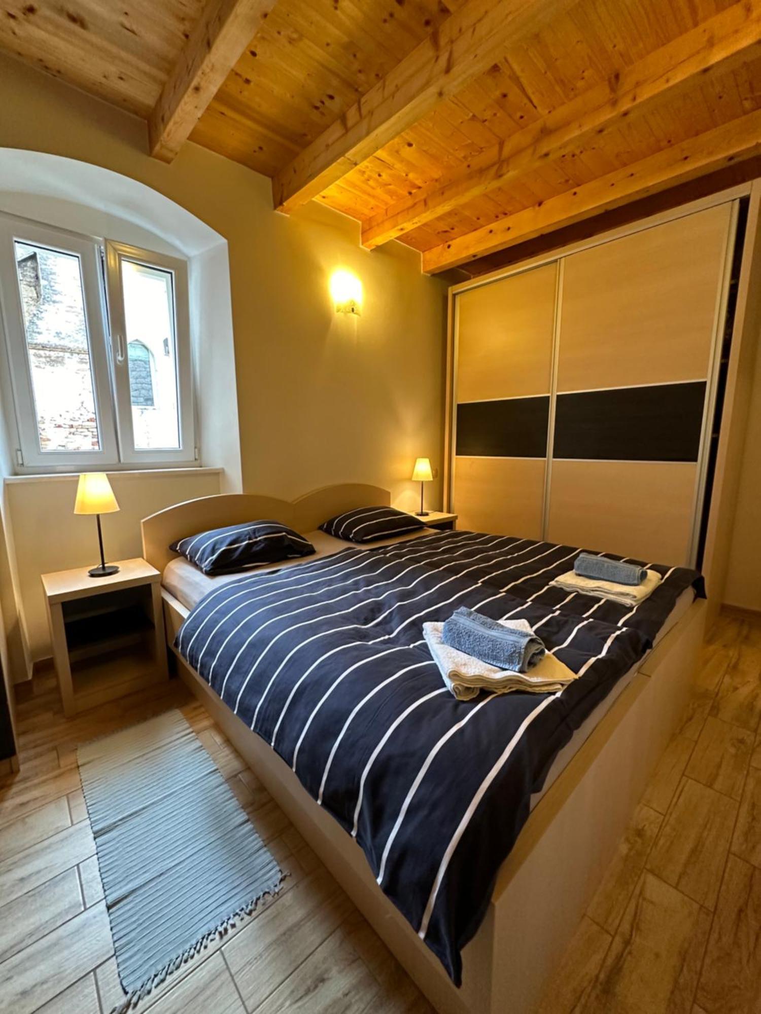 Old Town Apartments Trogir - Free Parking Esterno foto